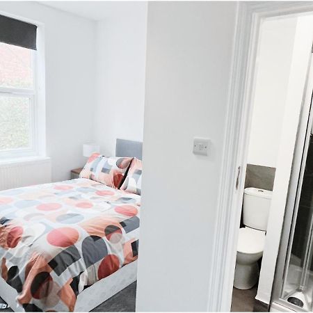 Private Room In Modern House Near Νότιγχαμ Εξωτερικό φωτογραφία